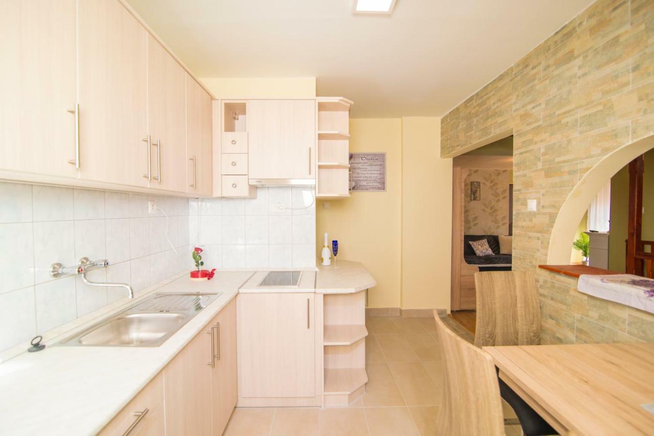 Oeskarszt Apartman Urkut Екстериор снимка