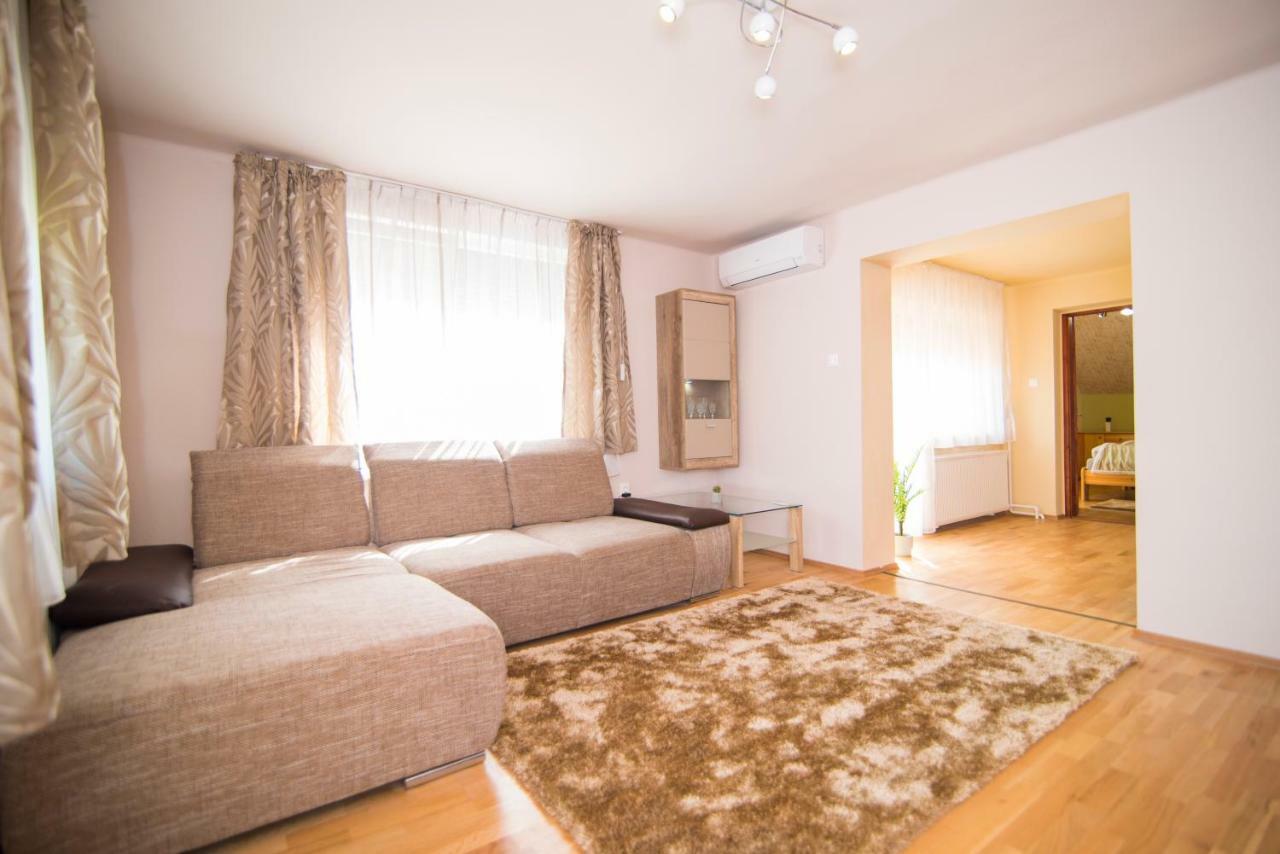 Oeskarszt Apartman Urkut Екстериор снимка