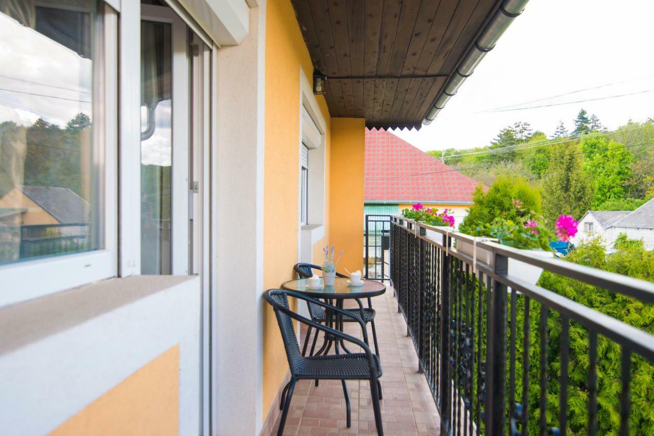 Oeskarszt Apartman Urkut Екстериор снимка
