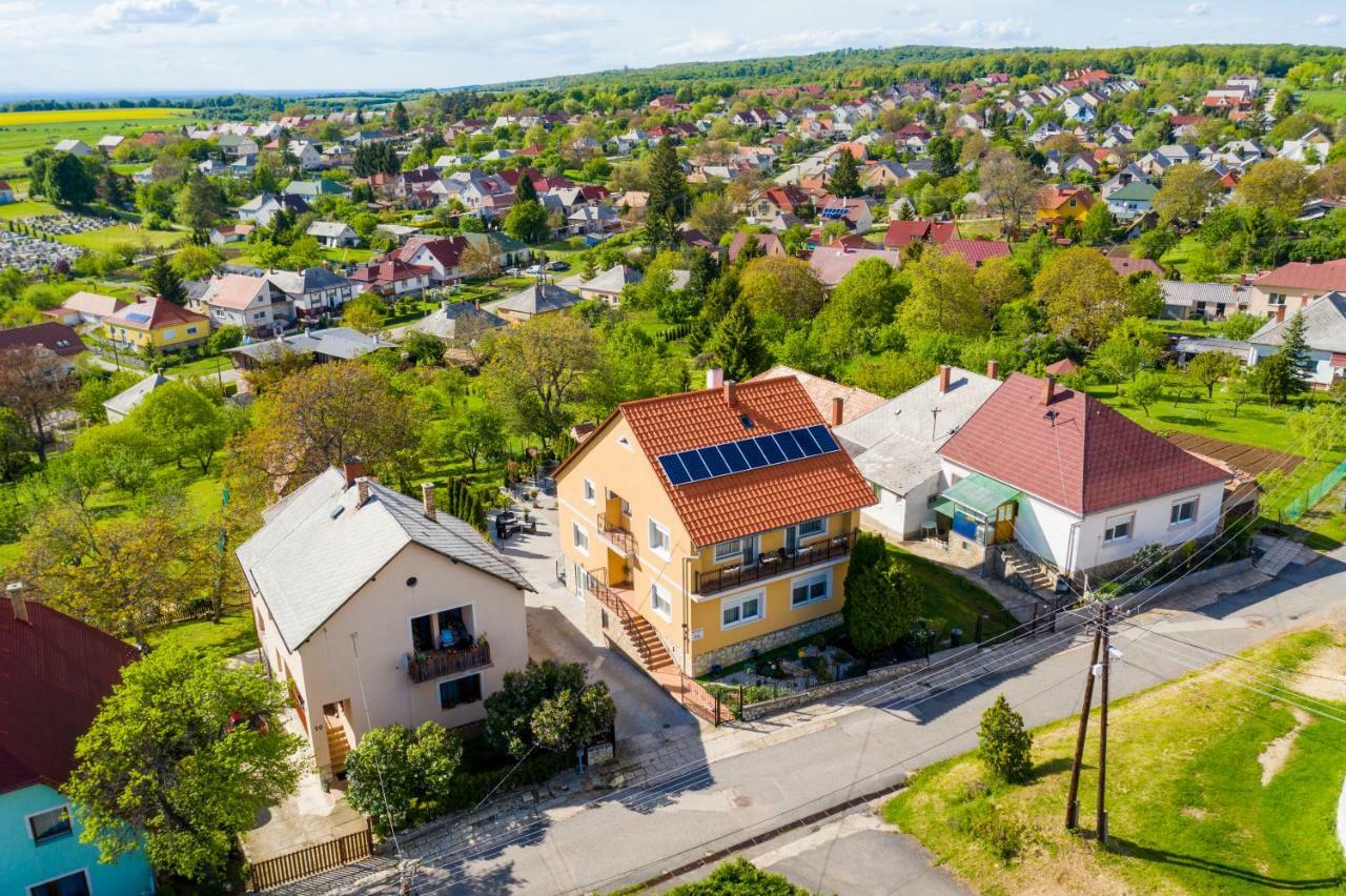 Oeskarszt Apartman Urkut Екстериор снимка
